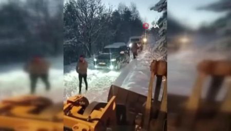 Sakarya’da Mahsur Kalan İş Makineleri Kurtarıldı