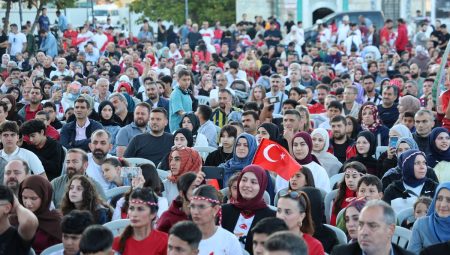 İzmir’de ulusal maç heyecanı
